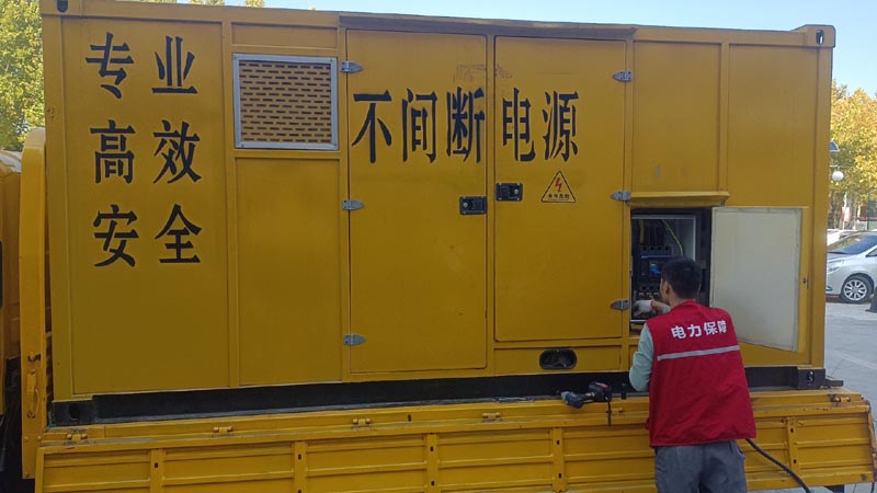邗江柴油发电机组和UPS电源配合使用时，如何避免切换过程中的电力中断？